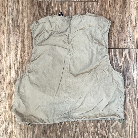 H&M Women’s Size XS Metallic Olive Green Sleeveless Crop Tank Top - Picture 8 of 10